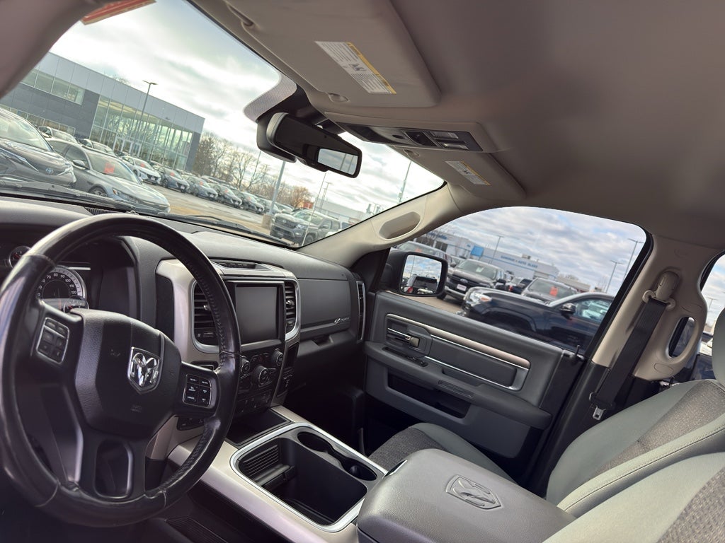 2016 RAM 1500 4WD Crew Cab 5.7 Ft Box Big Horn