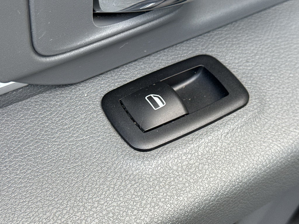 2016 RAM 1500 4WD Crew Cab 5.7 Ft Box Big Horn