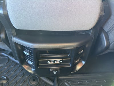 2020 RAM 1500 Big Horn 4x4 Crew Cab 5'7" Box