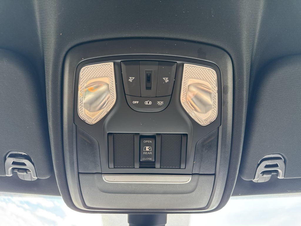 2020 RAM 1500 Big Horn 4x4 Crew Cab 5'7" Box
