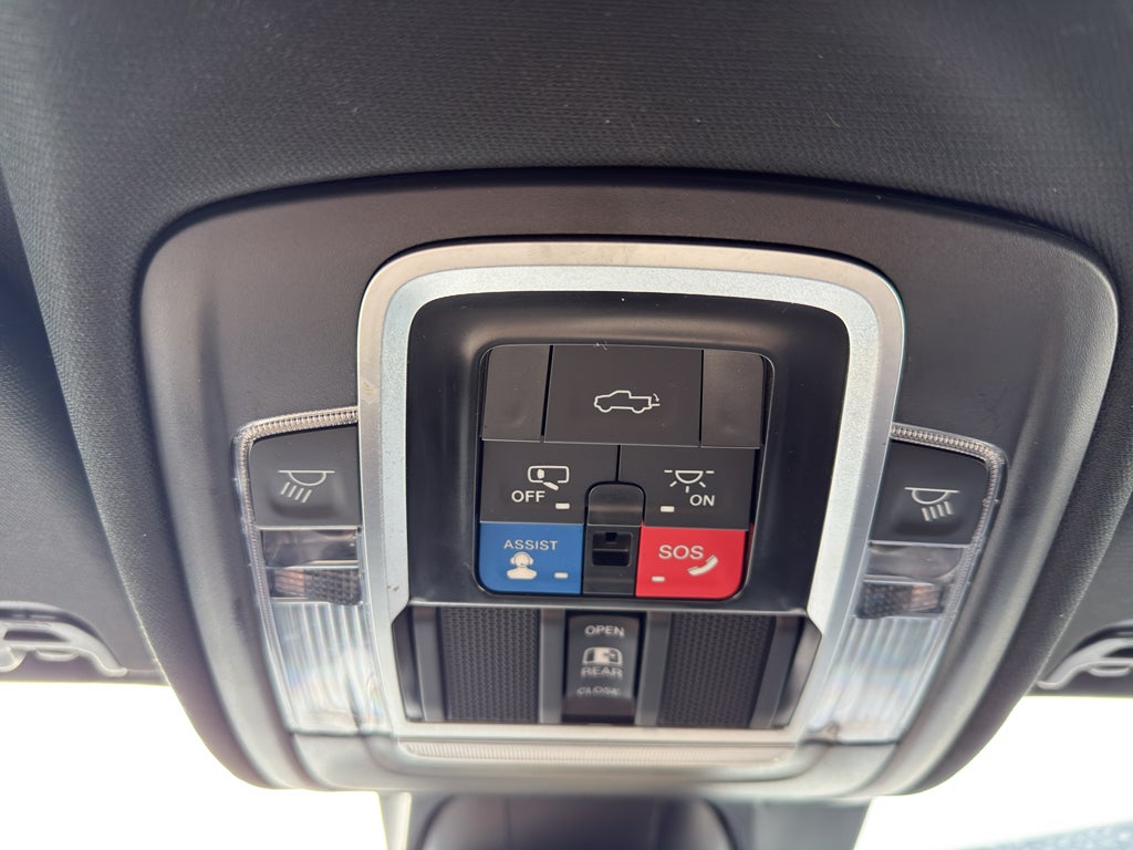 2022 RAM 1500 Limited 4x4 Crew Cab 5'7" Box
