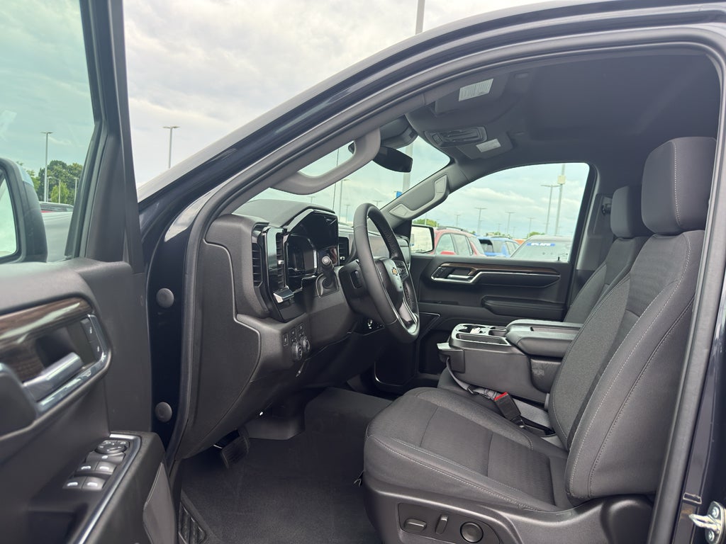2023 Chevrolet Silverado 1500 Crew Cab Short Box 4-Wheel Drive LT 2FL