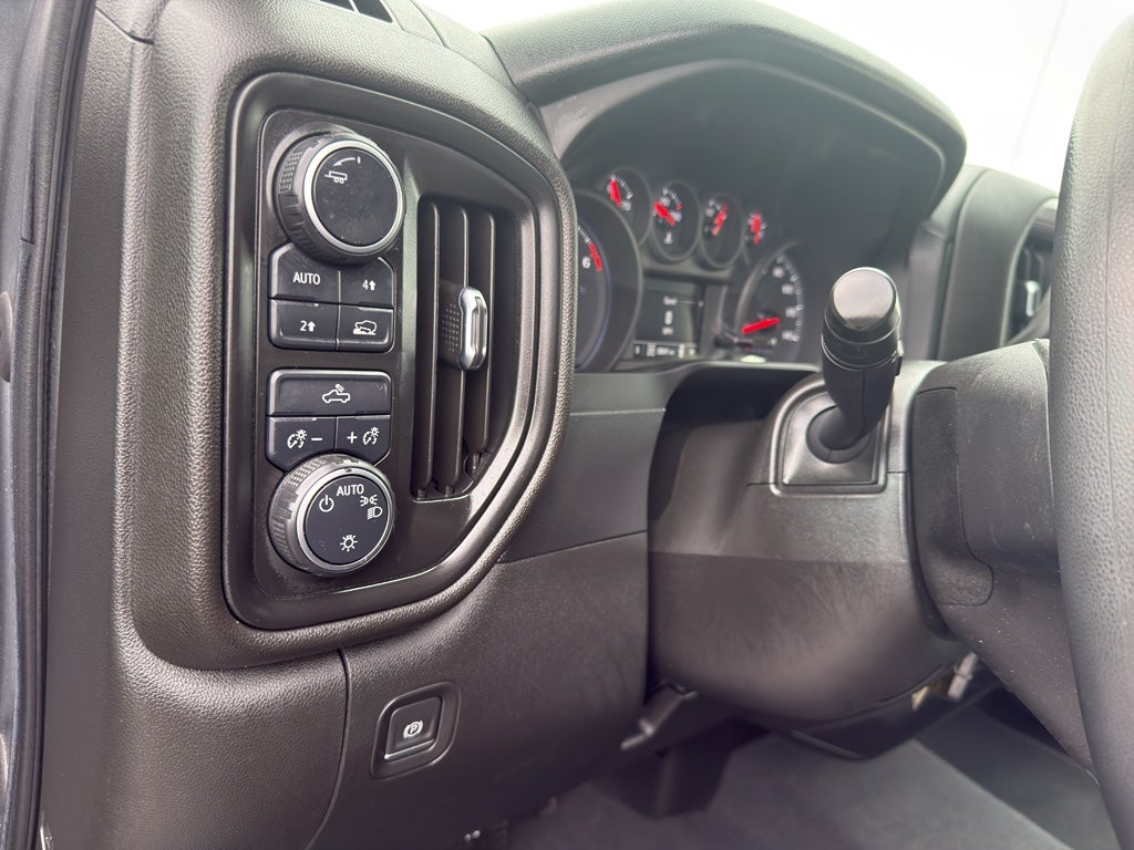 2021 Chevrolet Silverado 1500 Crew Cab Short Box 4-Wheel Drive Custom