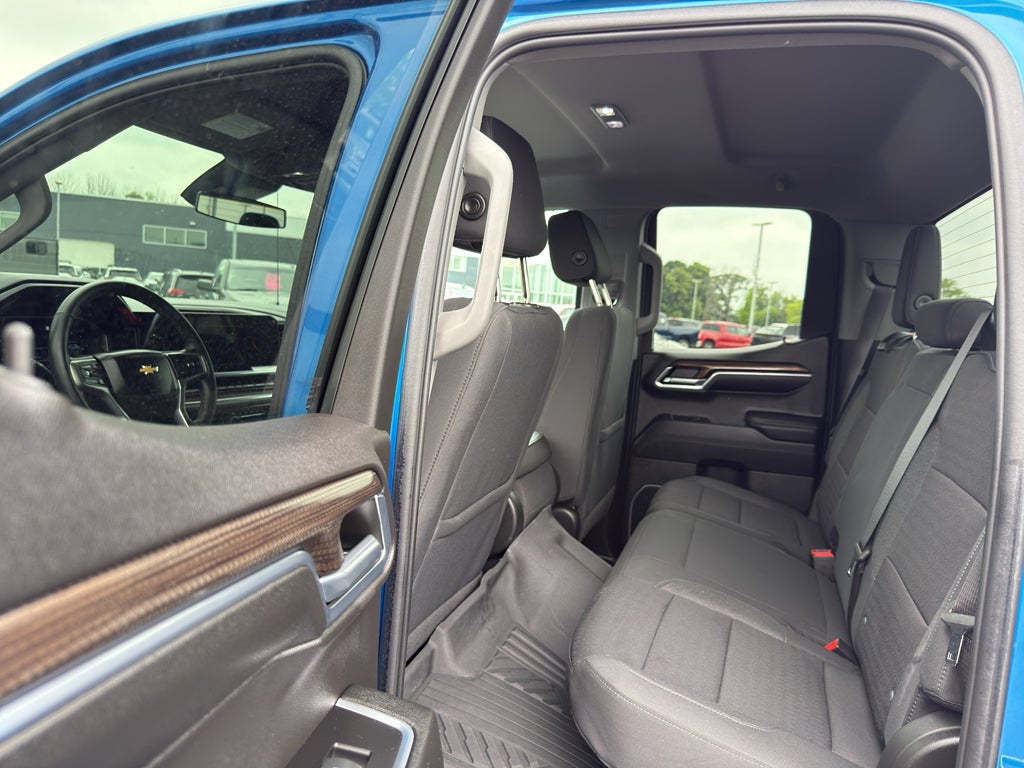 2023 Chevrolet Silverado 1500 Double Cab Standard Box 4-Wheel Drive LT 1LT