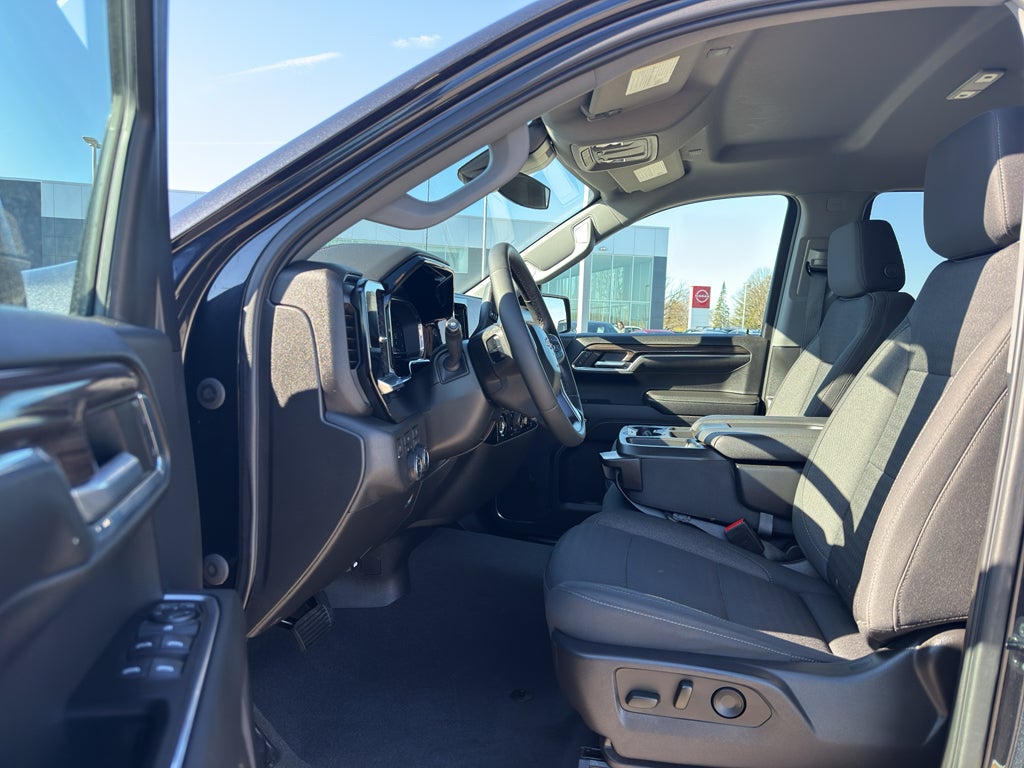 2023 Chevrolet Silverado 1500 Double Cab Standard Box 4-Wheel Drive LT 2FL