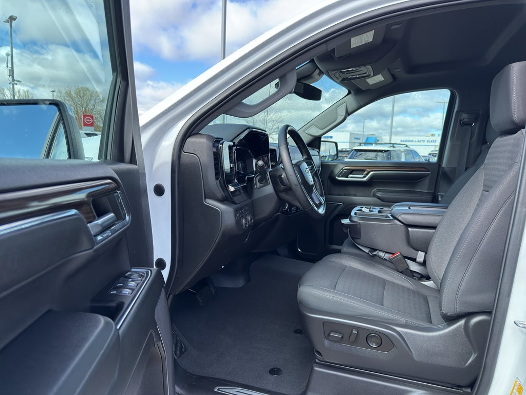 2023 Chevrolet Silverado 1500 Crew Cab Short Box 4-Wheel Drive LT 1LT