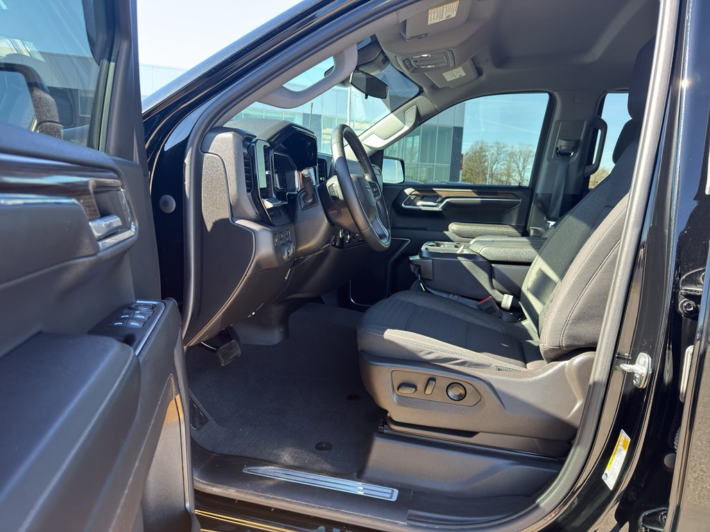 2023 Chevrolet Silverado 1500 Crew Cab Short Box 4-Wheel Drive RST