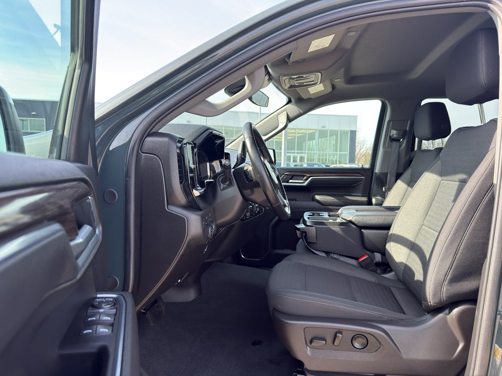2025 Chevrolet Silverado 1500 Crew Cab Short Box 4-Wheel Drive LT 1LT