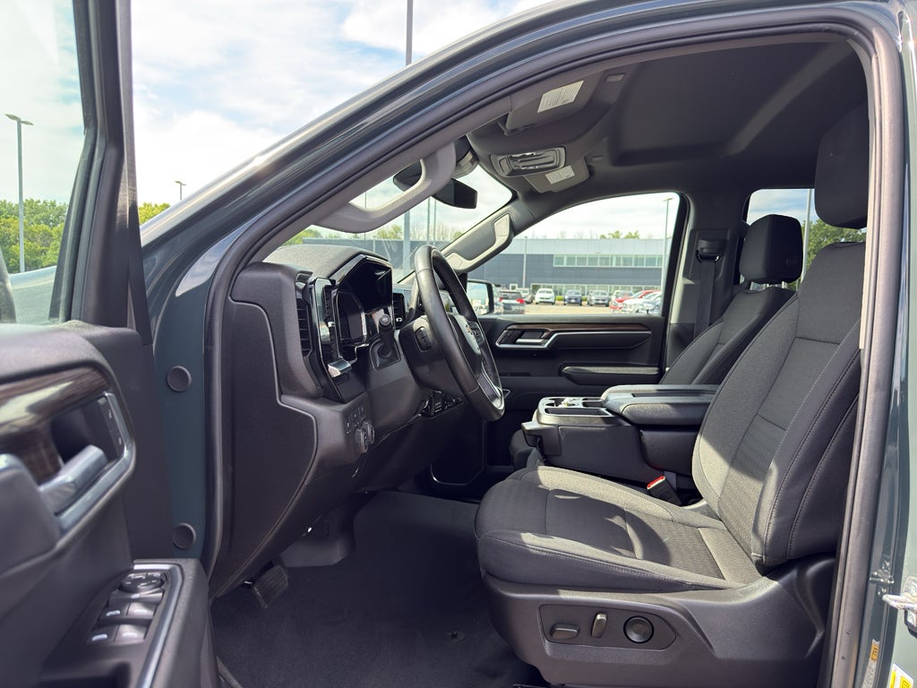 2025 Chevrolet Silverado 1500 Crew Cab Short Box 4-Wheel Drive LT 1LT
