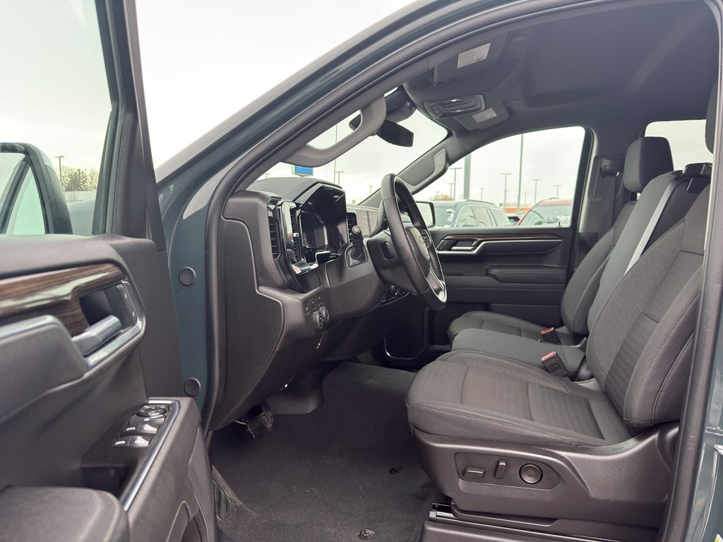 2025 Chevrolet Silverado 1500 Crew Cab Short Box 4-Wheel Drive LT 1LT