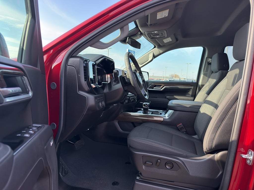 2025 Chevrolet Silverado 1500 Crew Cab Short Box 4-Wheel Drive RST