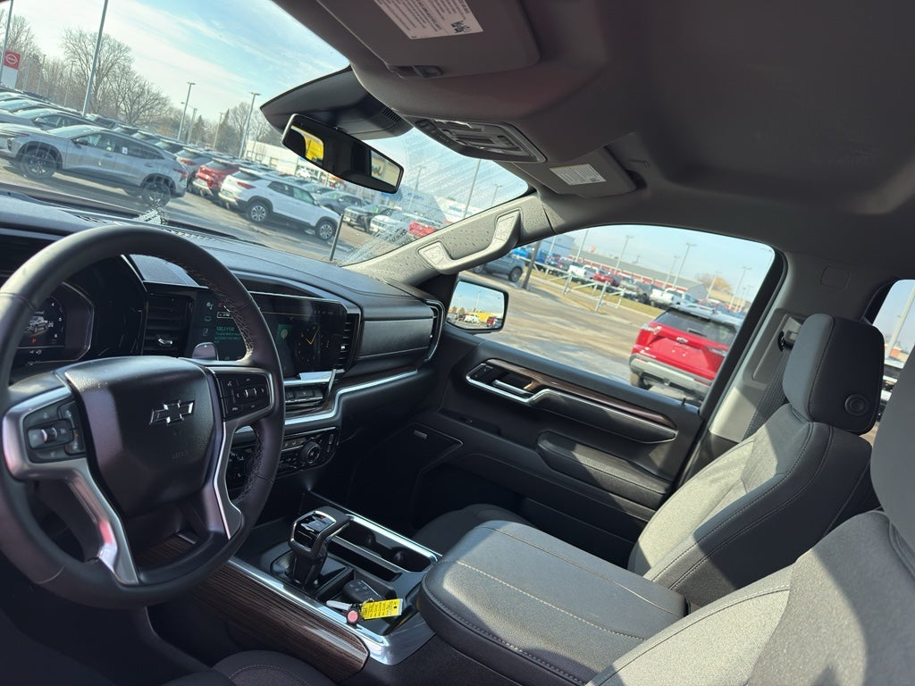 2025 Chevrolet Silverado 1500 Crew Cab Short Box 4-Wheel Drive RST