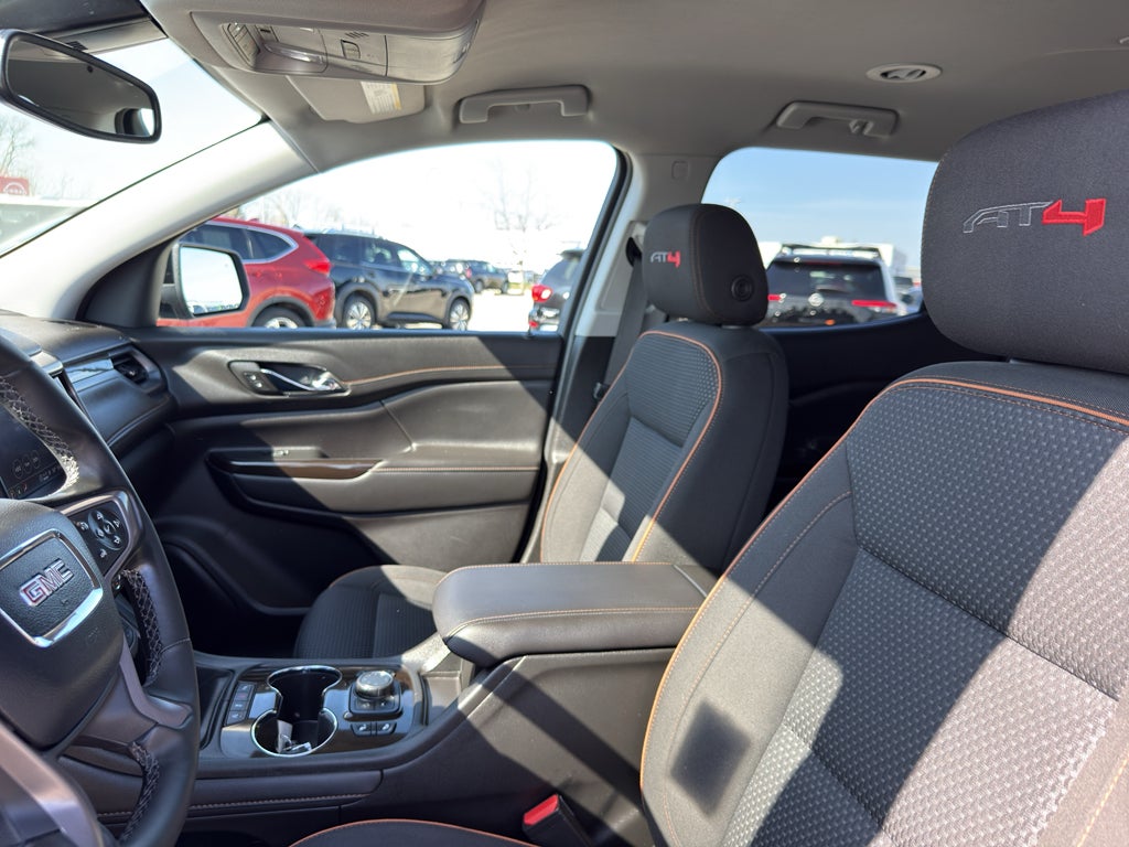 2023 GMC Acadia AWD AT4