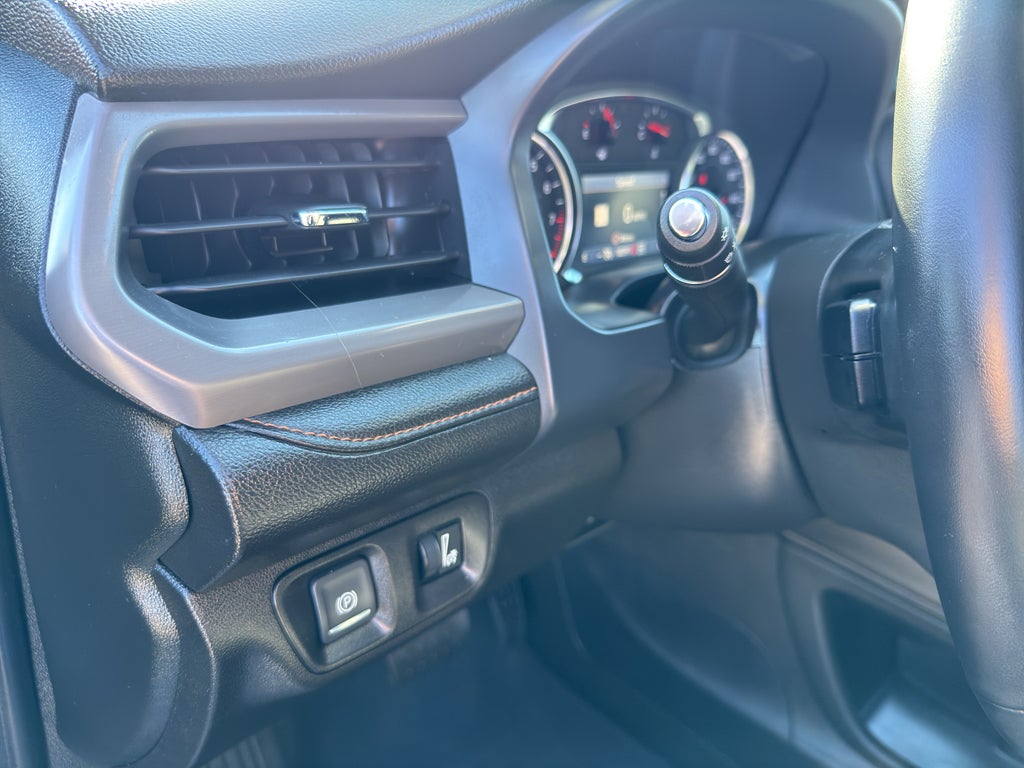 2023 GMC Acadia AWD AT4