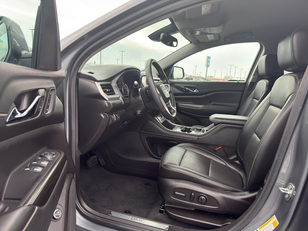 2022 GMC Acadia AWD SLT