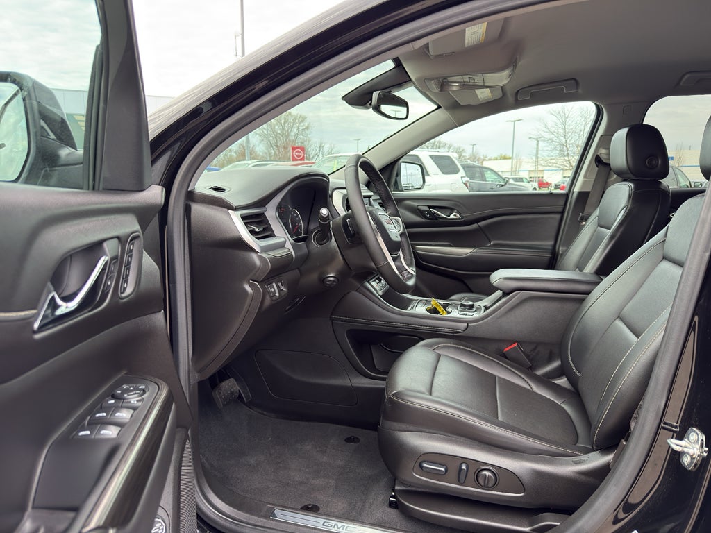 2023 GMC Acadia AWD SLT