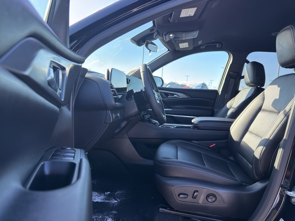 2025 Chevrolet Traverse LT w/2LT