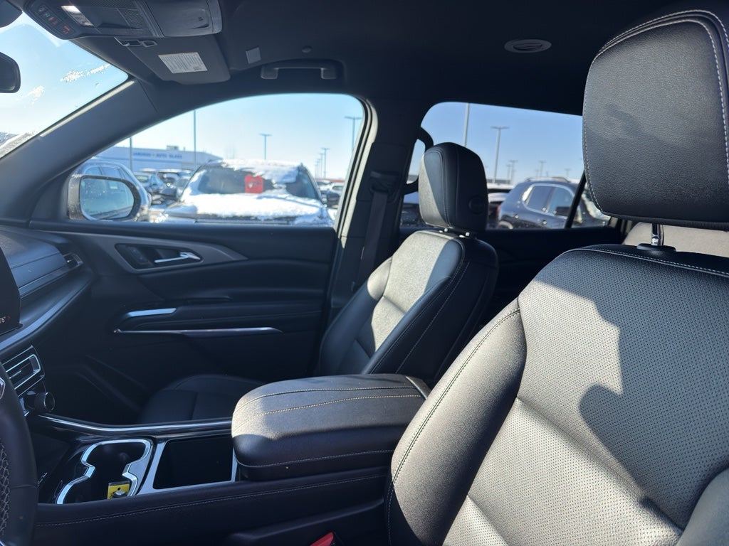 2025 Chevrolet Traverse LT w/2LT