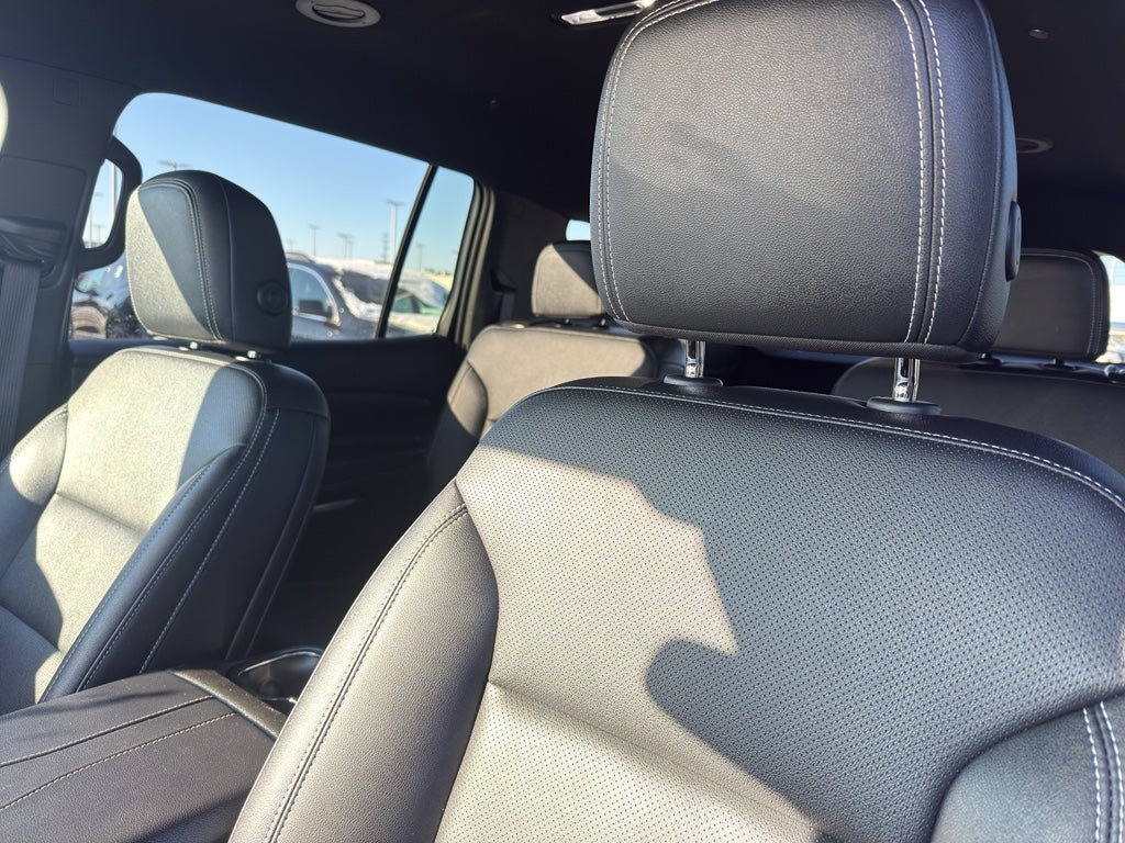 2025 Chevrolet Traverse LT w/2LT