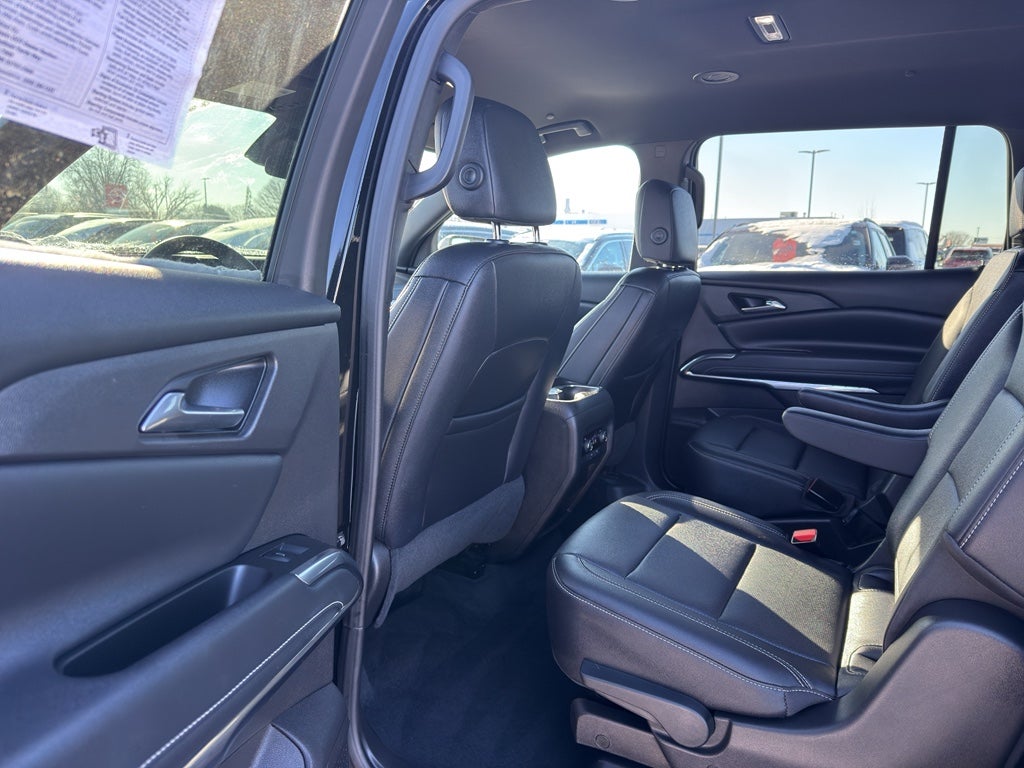 2025 Chevrolet Traverse LT w/2LT