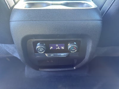 2025 Chevrolet Traverse LT w/2LT