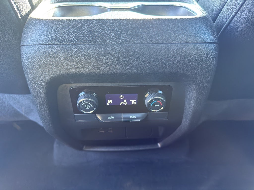 2025 Chevrolet Traverse LT w/2LT