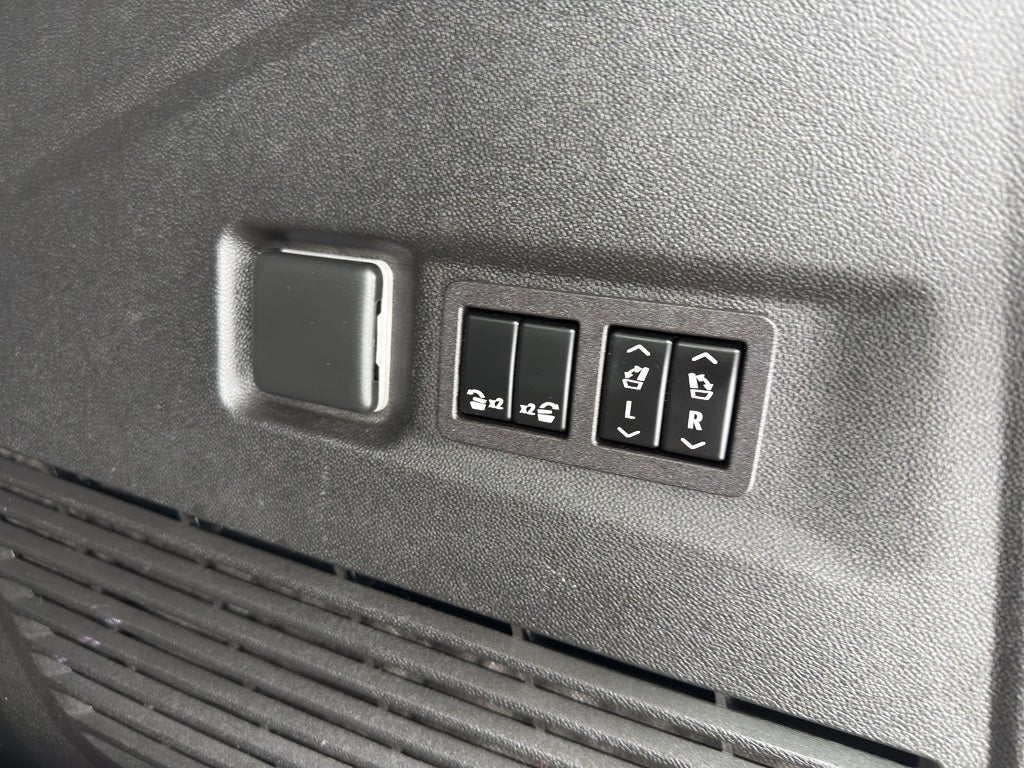 2023 Chevrolet Suburban 4WD High Country