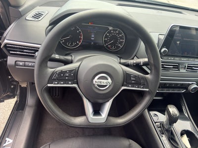 2022 Nissan Altima 2.5 SV Sedan