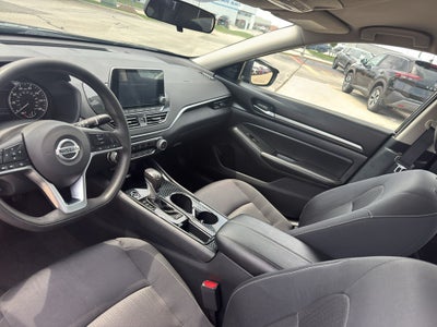 2022 Nissan Altima 2.5 SV Sedan