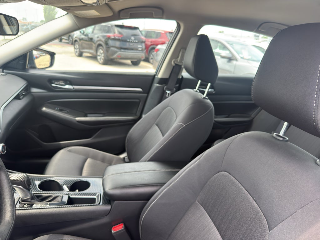 2022 Nissan Altima 2.5 SV Sedan