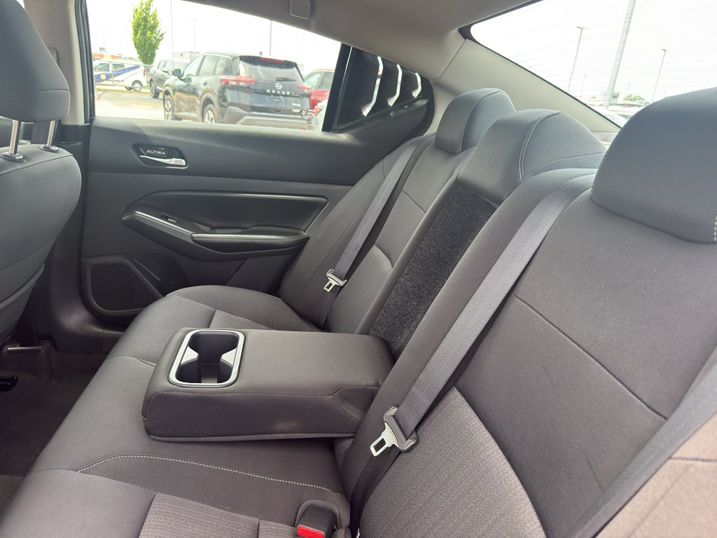 2022 Nissan Altima 2.5 SV Sedan