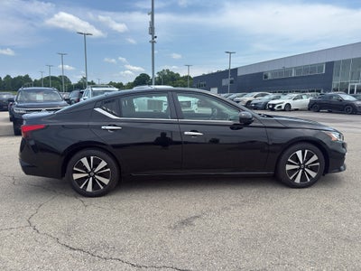 2022 Nissan Altima 2.5 SV Sedan