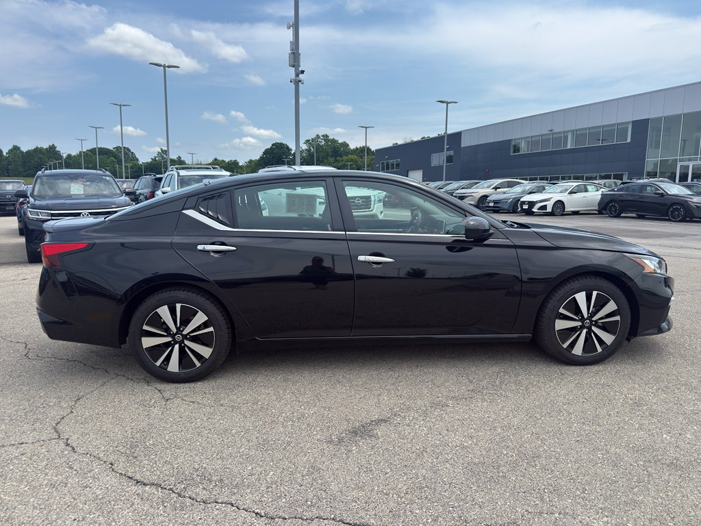 2022 Nissan Altima 2.5 SV Sedan