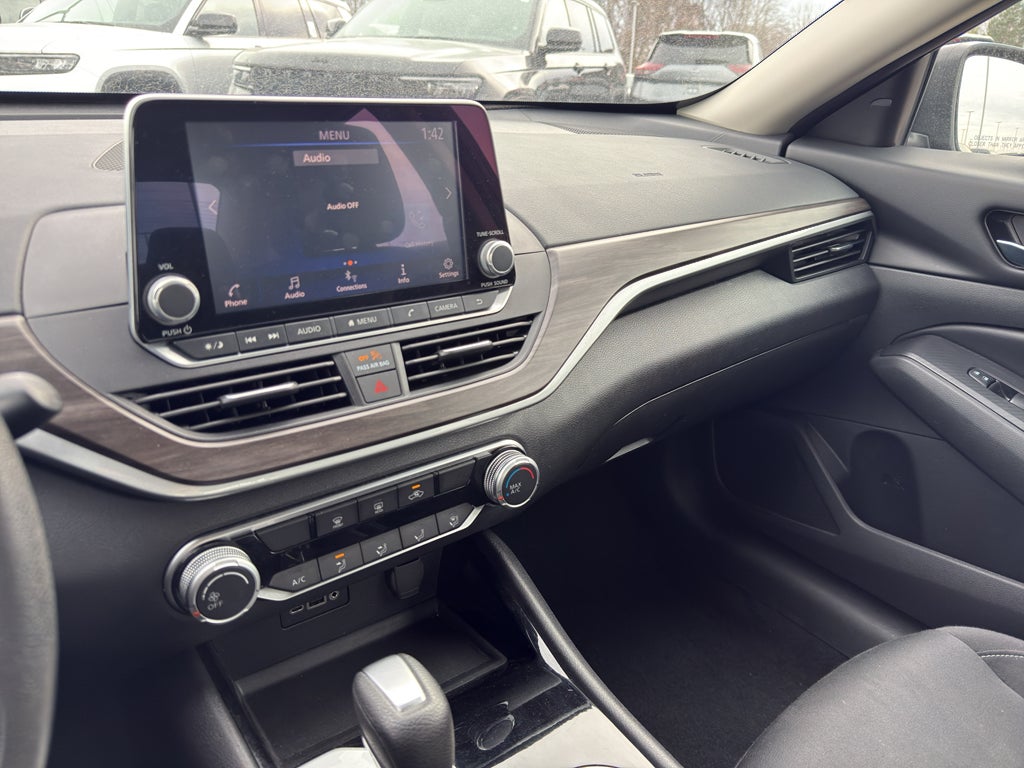 2024 Nissan Altima 2.5 SV Sedan