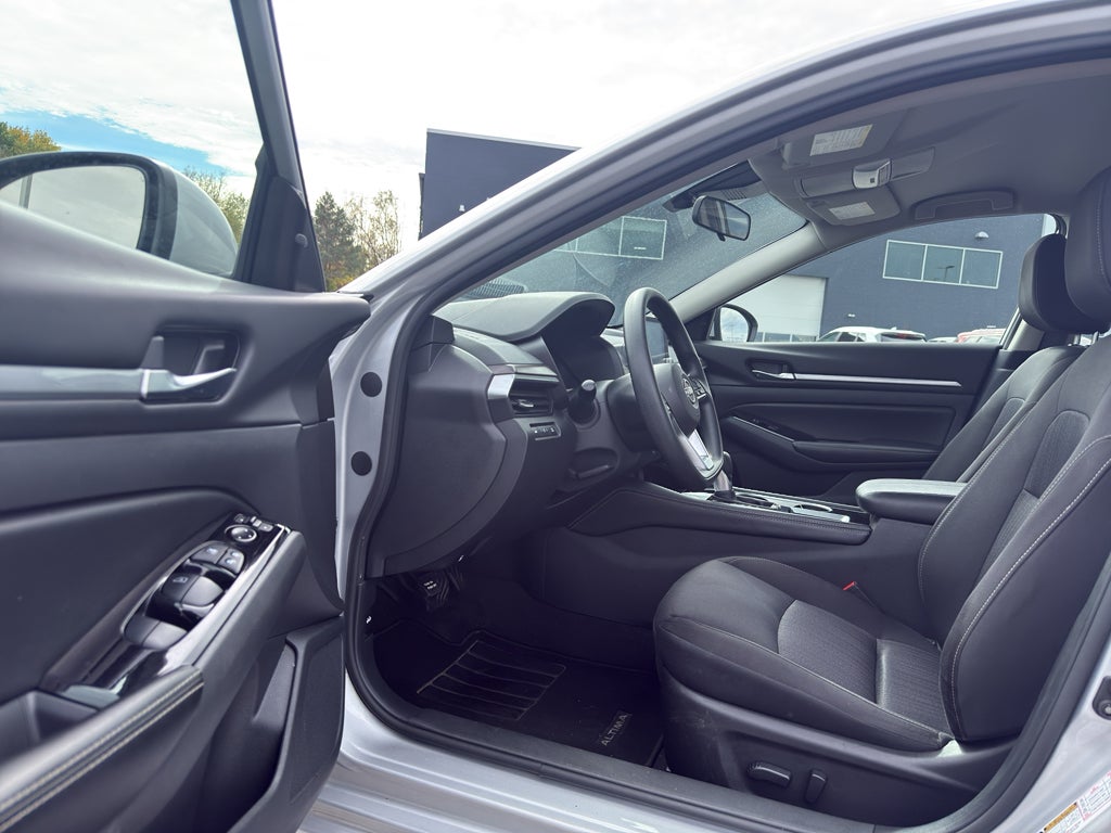 2023 Nissan Altima 2.5 SV Sedan