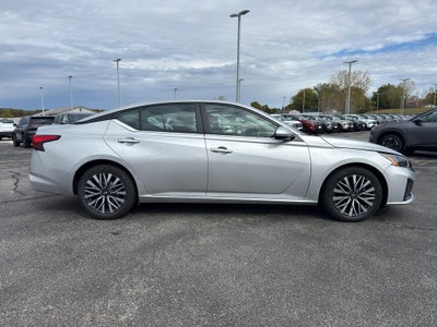 2023 Nissan Altima 2.5 SV Sedan
