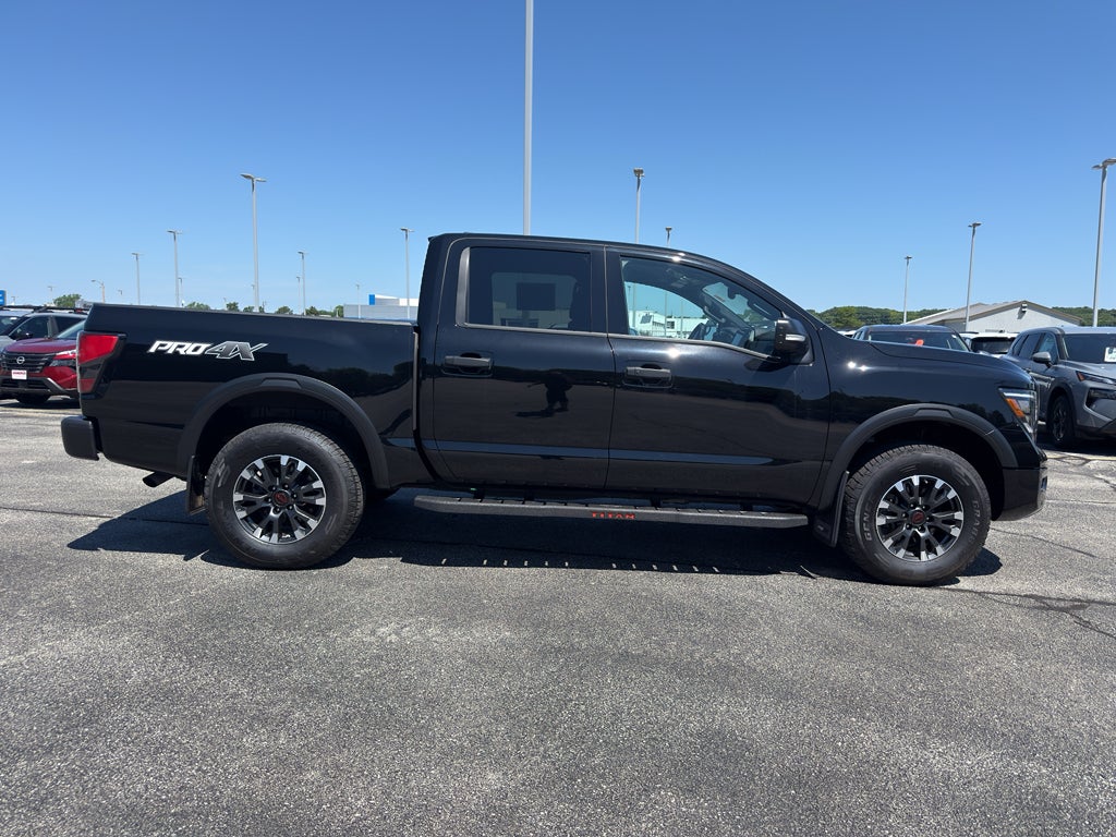 2023 Nissan Titan 4x4 Crew Cab PRO-4X