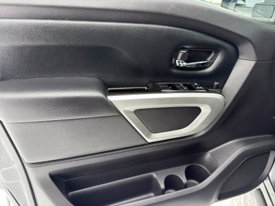 2024 Nissan Titan 4x4 Crew Cab SV