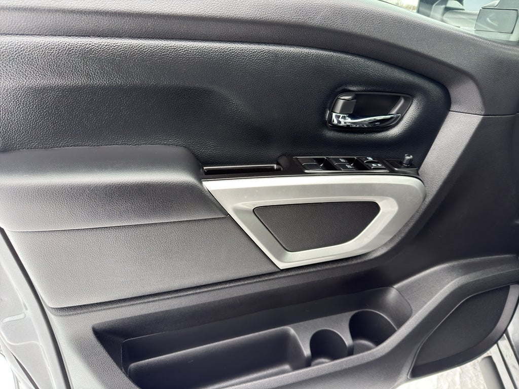 2024 Nissan Titan 4x4 Crew Cab SV