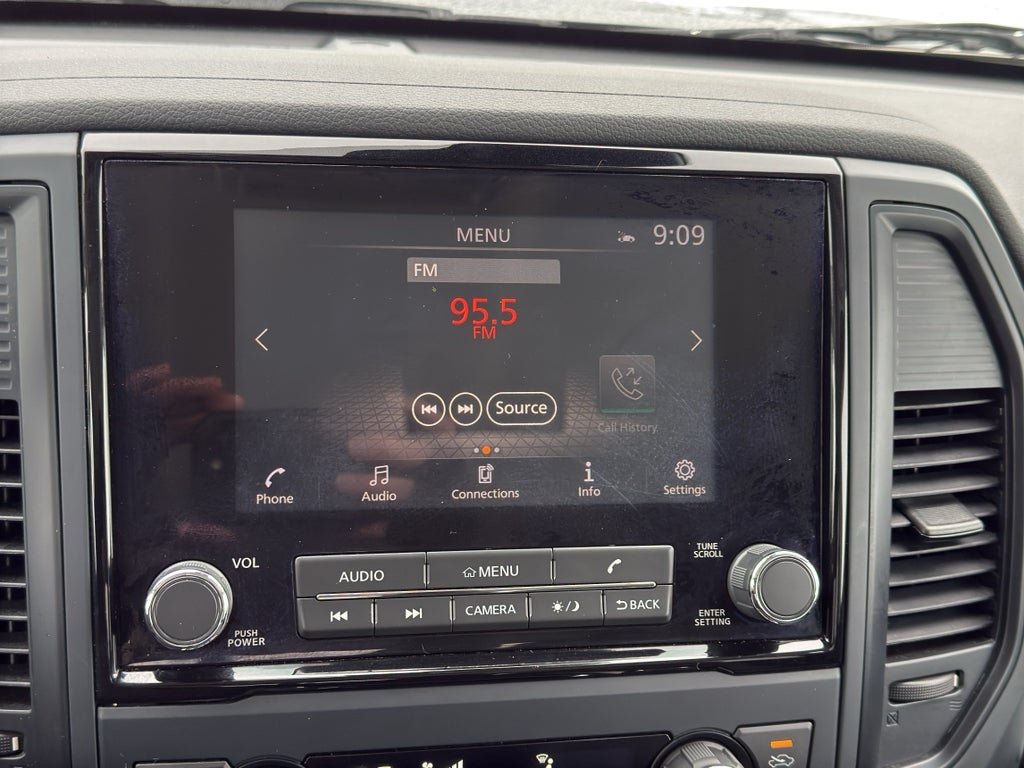 2024 Nissan Titan 4x4 Crew Cab SV