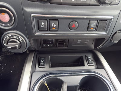 2024 Nissan Titan 4x4 Crew Cab SV