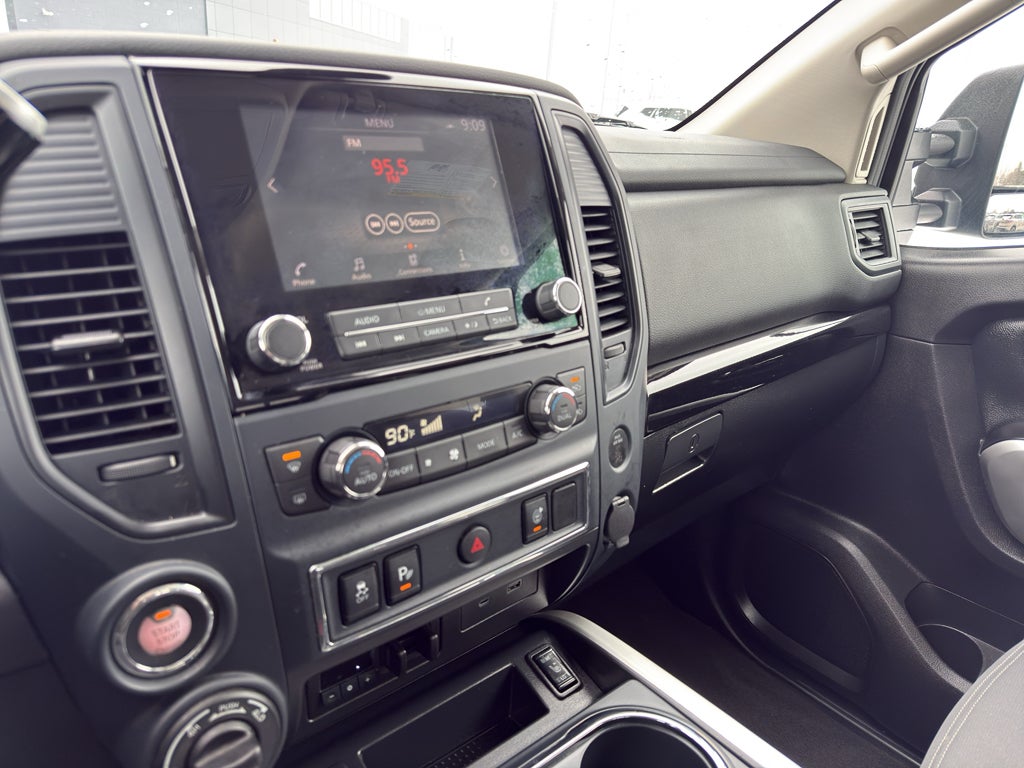 2024 Nissan Titan 4x4 Crew Cab SV