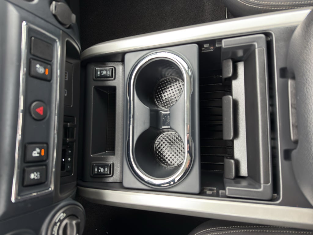 2024 Nissan Titan 4x4 Crew Cab SV