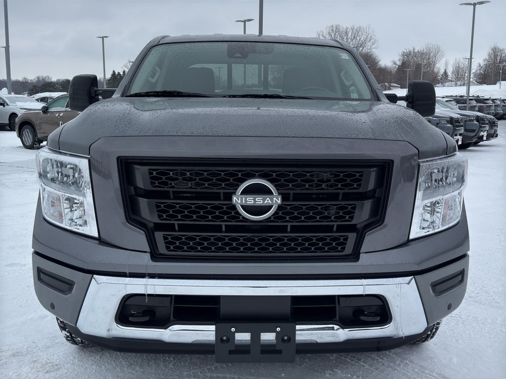2024 Nissan Titan 4x4 Crew Cab SV