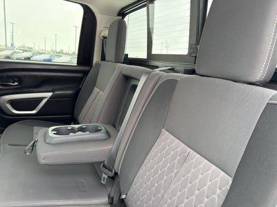 2024 Nissan Titan 4x4 Crew Cab SV