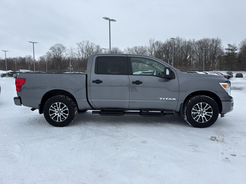 2024 Nissan Titan 4x4 Crew Cab SV