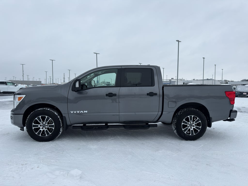2024 Nissan Titan 4x4 Crew Cab SV