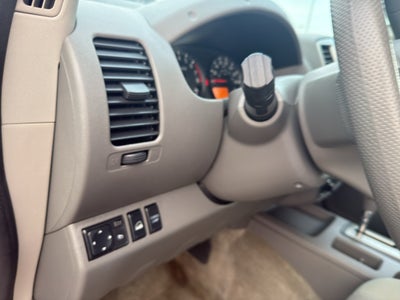 2015 Nissan Frontier 4WD Crew Cab LWB Auto SV
