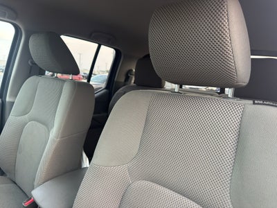 2015 Nissan Frontier 4WD Crew Cab LWB Auto SV
