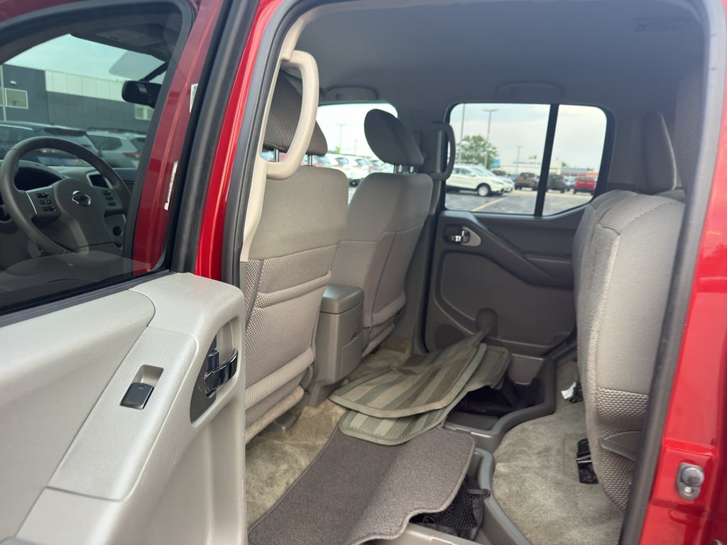 2015 Nissan Frontier 4WD Crew Cab LWB Auto SV